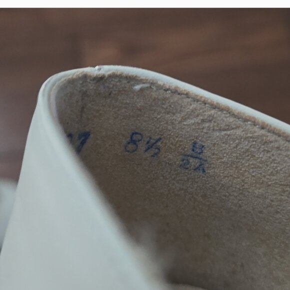 Naturalized classic leather pumps 2.5" block heel size 8.5 - Picture 9 of 9